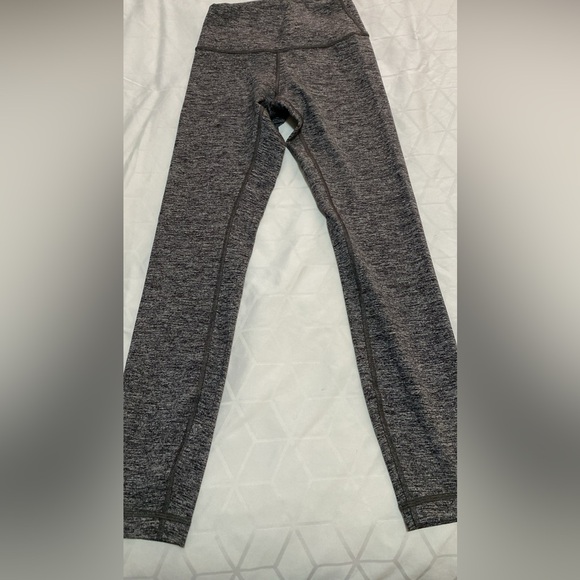 Lululemon sz 4 - Picture 1 of 3